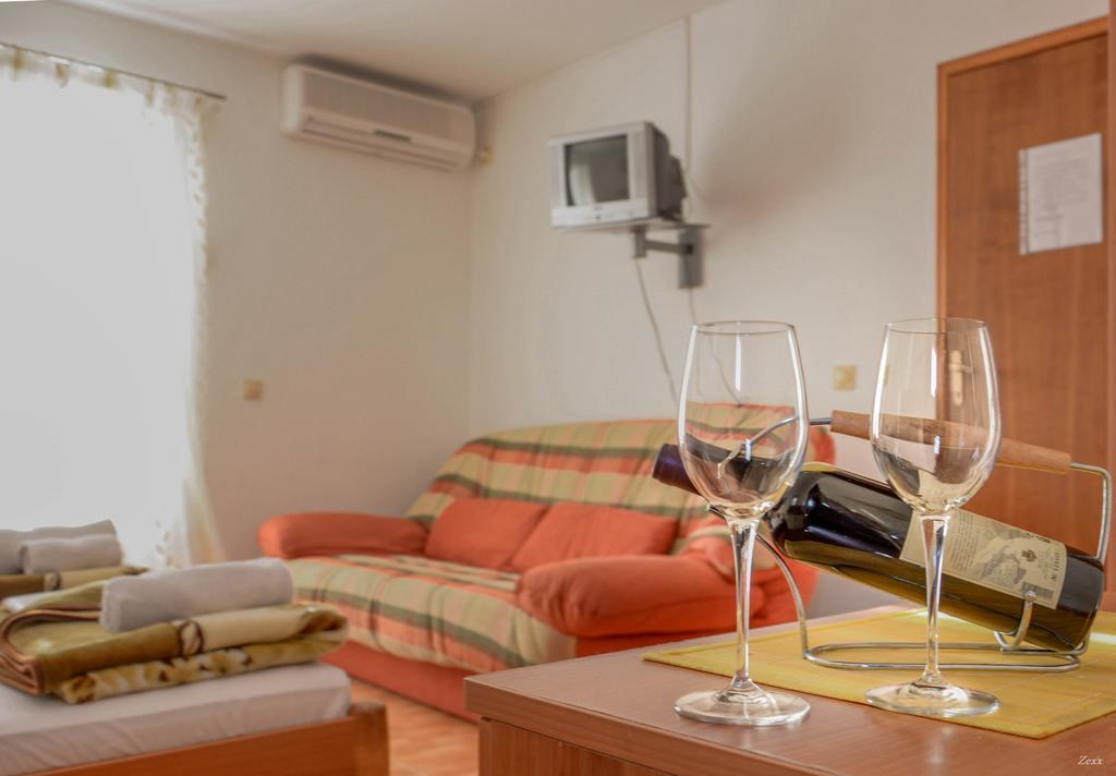 Apartments Drobni Pijesak Petrovac Exterior photo